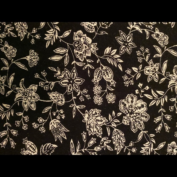 Per Se maxi length knit skirt. - Picture 2 of 4